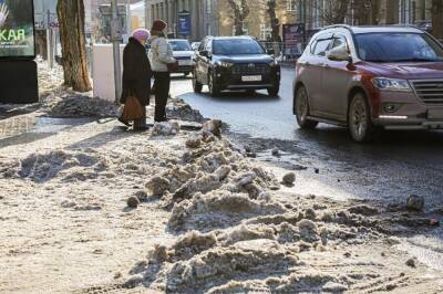 Сугробы выше головы: куда жаловаться на не чищеные от снега тротуары в Новосибирске – пошаговая инструкция