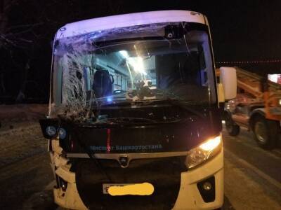 В Уфе пять человек пострадали в ДТП с автобусом и троллейбусом