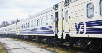 Из-за непогоды в Украине задерживаются поезда: названы маршруты