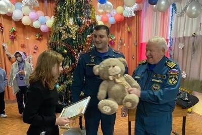 Школьница из Тверской области спасла женщину из-подо льда