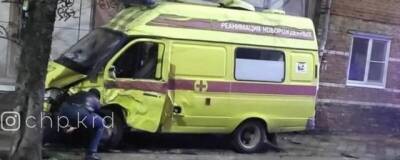 В Краснодаре 61-летний водитель реанимобиля устроил ДТП и умер за рулем