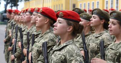 Воинский учет для женщин в Украине хотят сделать добровольным: проект закона уже в Раде