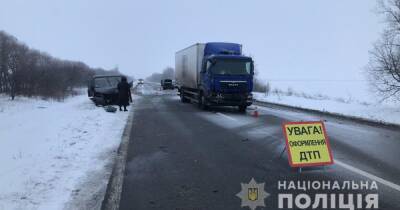 ДТП под Харьковом: легковой автомобиль влетел в грузовик, погиб младенец