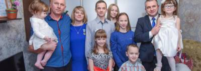 Председатель Гомельского облисполкома Иван Крупко поздравил с наступающими праздниками многодетную семью Ашомко