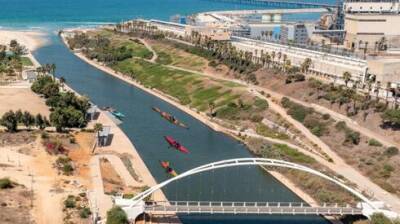 Новое развлечение в Израиле: плавание на каяках и парусниках по речке Хадера