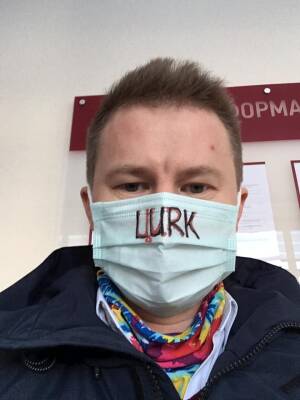В Екатеринбурге судья попросила наказать адвоката за маску со словом, похожим на «цирк»