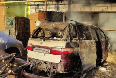 В Курганской области загоревшийся гараж тушили тремя машинами