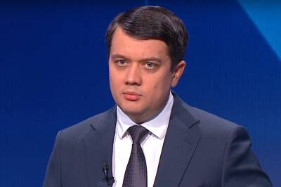 Дмитрий Разумков во втором туре президентских выборов победил бы Зеленского и Порошенко: результаты исследования