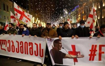 В Грузии голодавшие в поддержку Саакашвили активисты попали в больницу
