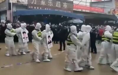 В Китае нарушителей антиковидных мер провели маршем по улицам