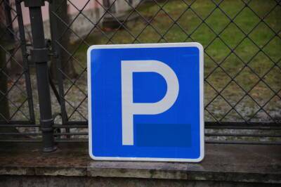В Петербурге с опозданием на день открылись три перехватывающие парковки