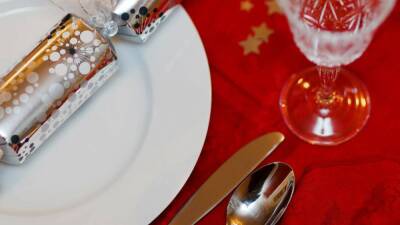 Врач Лукина посоветовала делать перерывы между приемами пищи в новогоднюю ночь
