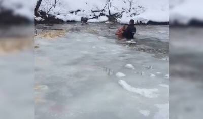 Глава МВД наградил полицейского за спасение 6-летнего мальчика, упавшего под лед