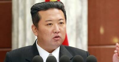 "Ест меньше, чтобы помочь стране": Ким Чен Ын появился на публике, скинув 20 кг (фото)