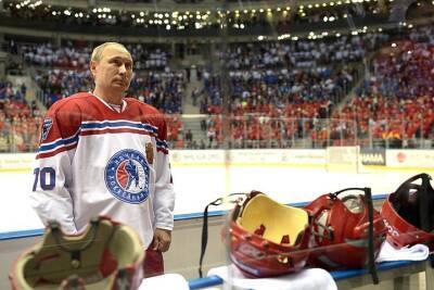 Путин вручил награды легендарным хоккеистам