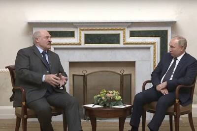 Лукашенко привез Путину колбасу, сыр и бокалы