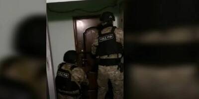 В ходе рейда по жилищам цыган в Ленобласти обнаружили наркотики и оружие