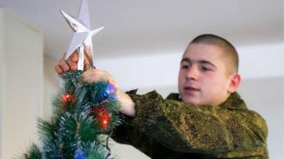 Новогодние елки из Карелии доставили на российскую военную базу в Сирии
