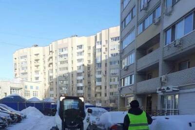 Власти заявляют, что в Саратовской области большая часть дворов очищены от снега