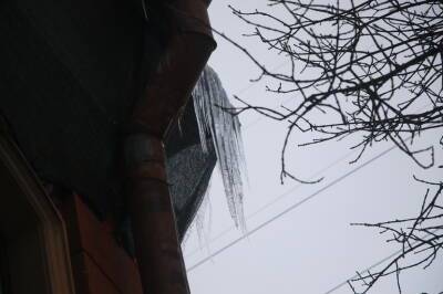 В декабря 10 петербуржцев попали в больницы после падения сосулек с крыш