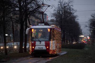 Стало известно, как будет работать общественный транспорт в Петербурге на новогодних праздниках