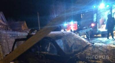 В Чувашии пьяный водитель "Приоры" врезался в столб: погибли две девушки