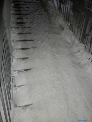 Садись да катись — в Холмске не успевают чистить улицы от снега