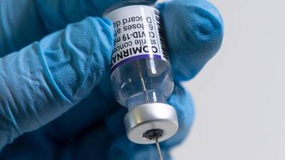 Какая вакцина лучше защищает от «Омикрона»: Biontech и Moderna?
