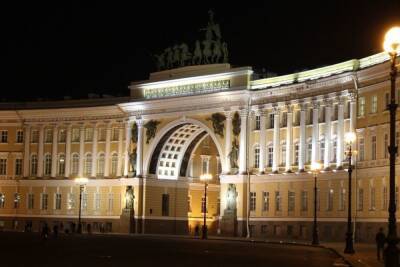 Стало известно, сколько денег туристы потратили в Петербурге в 2021 году