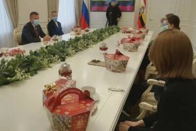 В Курской области семь детей получили подарки от губернатора в рамках акции «Ёлка желаний»