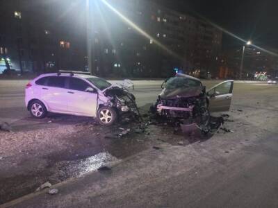 В Челябинске в лобовом ДТП пострадал водитель легковушки
