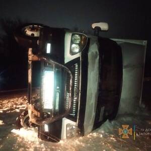 На дорогах Запорожской области застряли 43 автомобиля и 7 карет скорой помощи. Фото