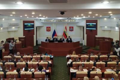 В Курской области депутаты в двух чтениях утвердили бюджет на 2022 год