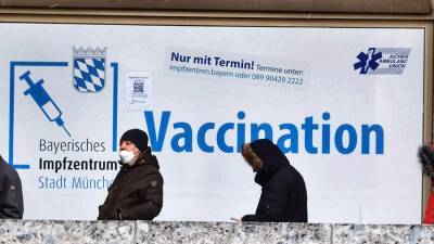 Несколько стран задумались о введении обязательной вакцинации