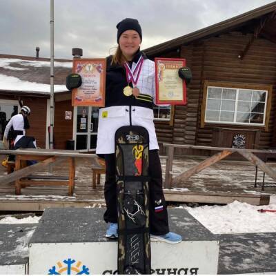 Сахалинка София Надыршина завоевывает медаль за медалью Кубка России по сноуборду