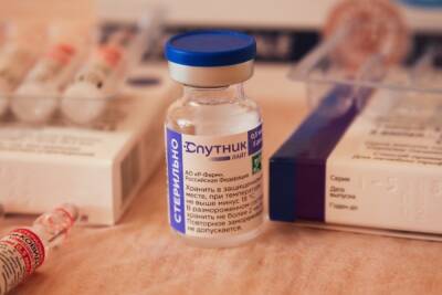 В Омской области ввели обязательную вакцинацию от COVID-19 для пенсионеров