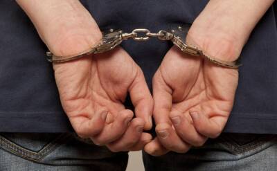 За серию краж в Долинске задержали ранее судимого подростка