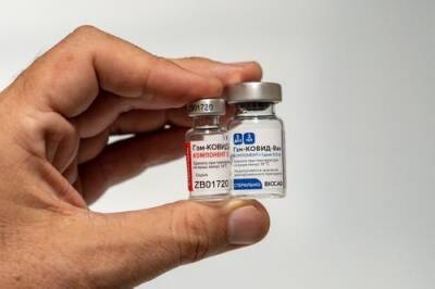 Комаровский: вакцинация против COVID-19 не требует дополнительных анализов, если y человека нет «очевидных болезней»