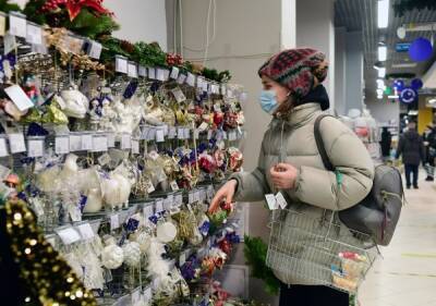 Опрос: почти половина россиян готовы потратить более 3 тысяч рублей на новогодние подарки