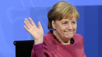 Под панк-рок и с факельным шествием: Меркель проводили с должности канцлера