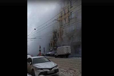 Теплоэнергетики устранили прорыв трубы на улице Комиссара Смирнова