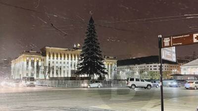 На главной площади Воронежа собрали новогоднюю ёлку
