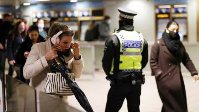 В Лондоне за отсутствие маски в общественном транспорте оштрафованы более 150 человек
