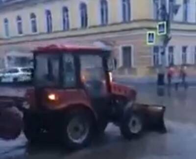 Проблему с лужей в центре Нижнего Новгорода взяли на контроль в администрации