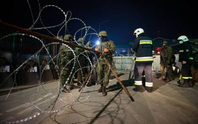 Белорусские силовики помогают мигрантам прорывать границу - Польша