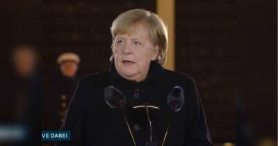 На церемонії проводів Ангели Меркель з посади канцлера військовий оркестр зіграв хіт її молодості
