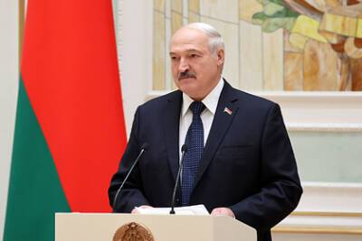 Лукашенко потребовал работать над антисанкциями по-военному и без волокиты