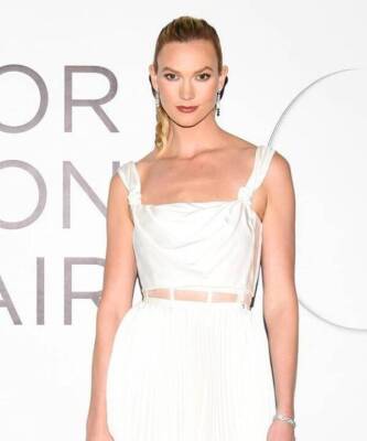 Уильямс Винус - Как стать принцессой: модель Карли Клосс в белом платье на выставке Dior - skuke.net