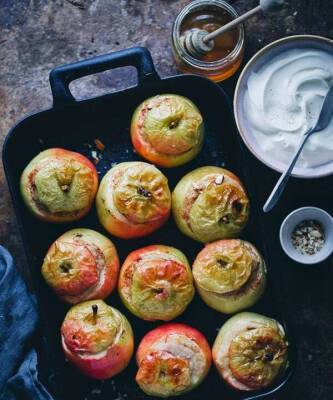 Самый вкусный рецепт запеченных яблок — с лавандой и орехами