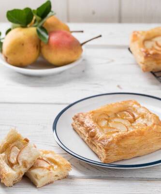 Ароматные слойки с яблоком и грушей — очень простой рецепт, который стоит взять на заметку